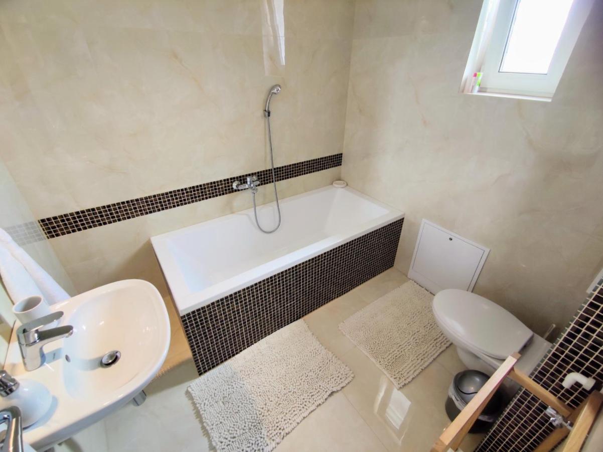 Comfort Apartment For 6 & Loggia & Free Parking Zilina Bagian luar foto